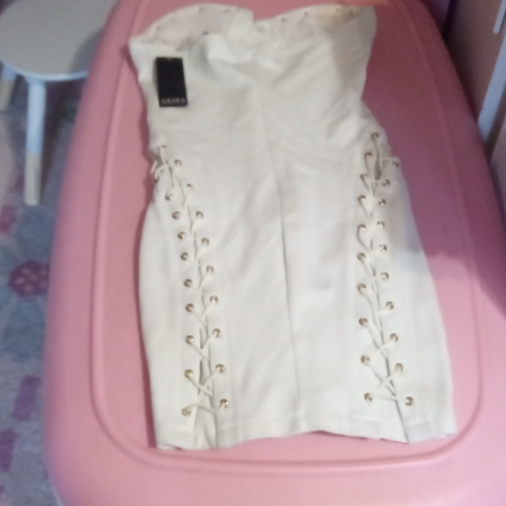 Dress - Picture 9 of 9